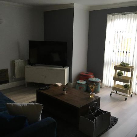 Godwin Court 21 Apartment Swindon Exterior photo