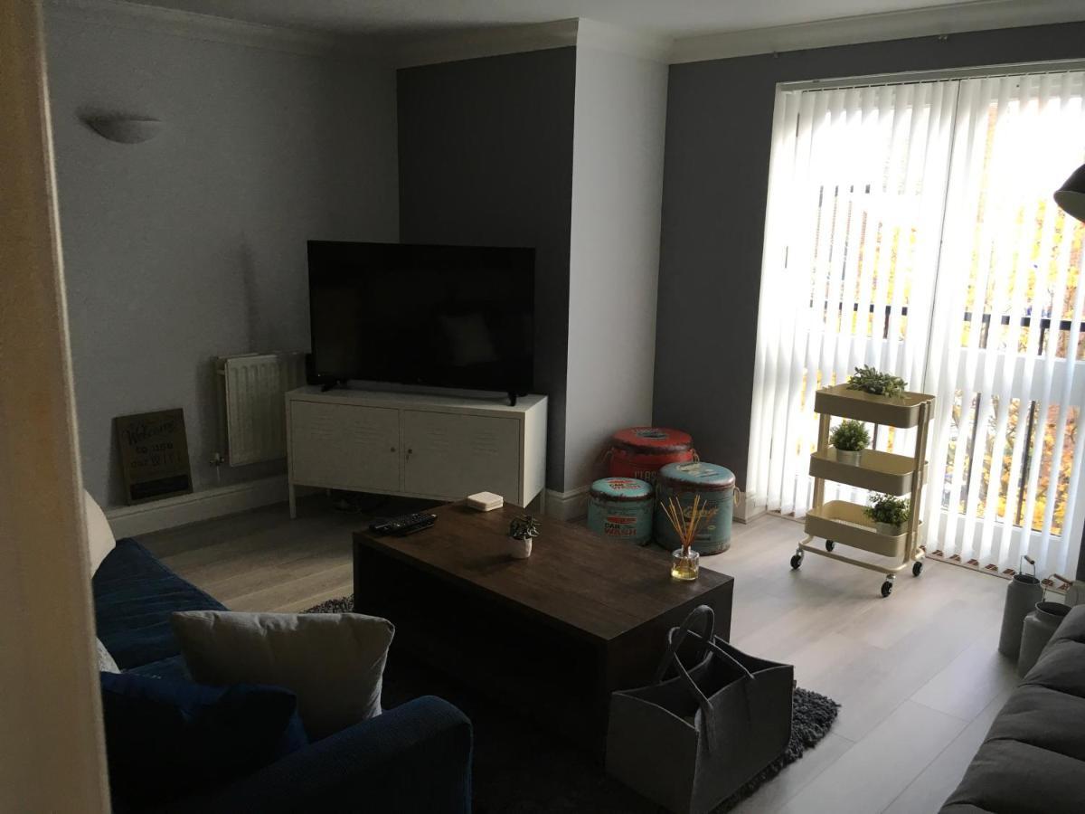 Godwin Court 21 Apartment Swindon Exterior photo